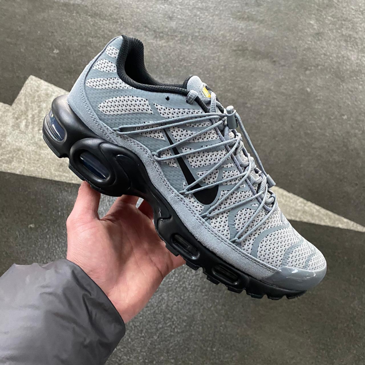 NIKE AIR MAX PLUS TN UTILITY - GREY NIKE AIR MAX PLUS TN UTILITY - GREY