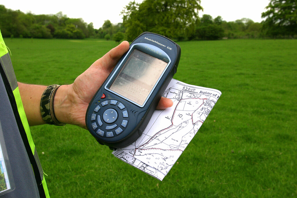 Navigation Made Easy: What to Look for in a New GPS | Techno FAQ